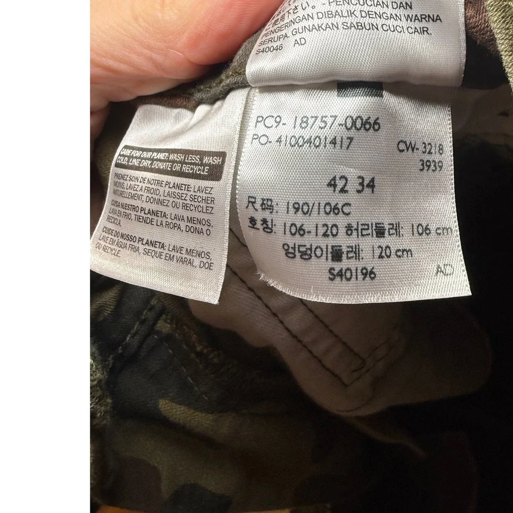 Levis 541 Athletic Taper Camo Pants Mens 42x34 (actual 43x33)Woodland Camouflage